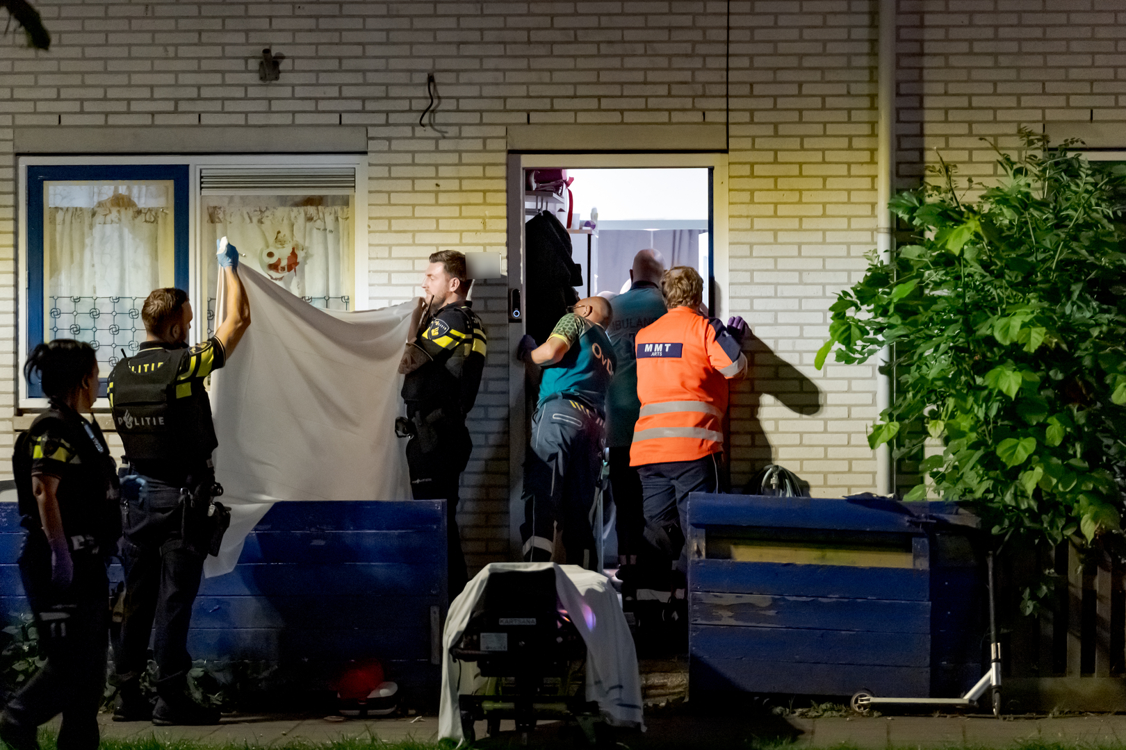 Het slachtoffer is zwaargewond naar het ziekenhuis gebracht.