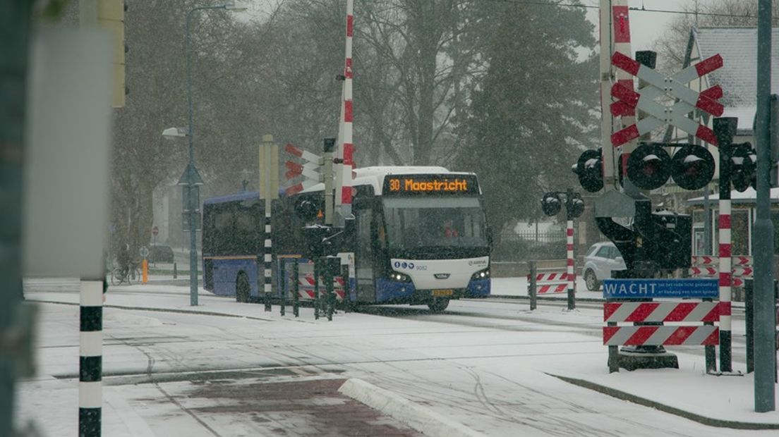 Een Arriva-bus onderweg naar Maastricht.