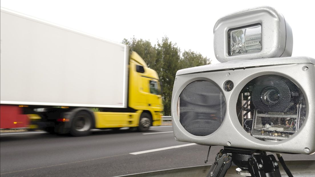 Met 200 km/u langs radarcontrole