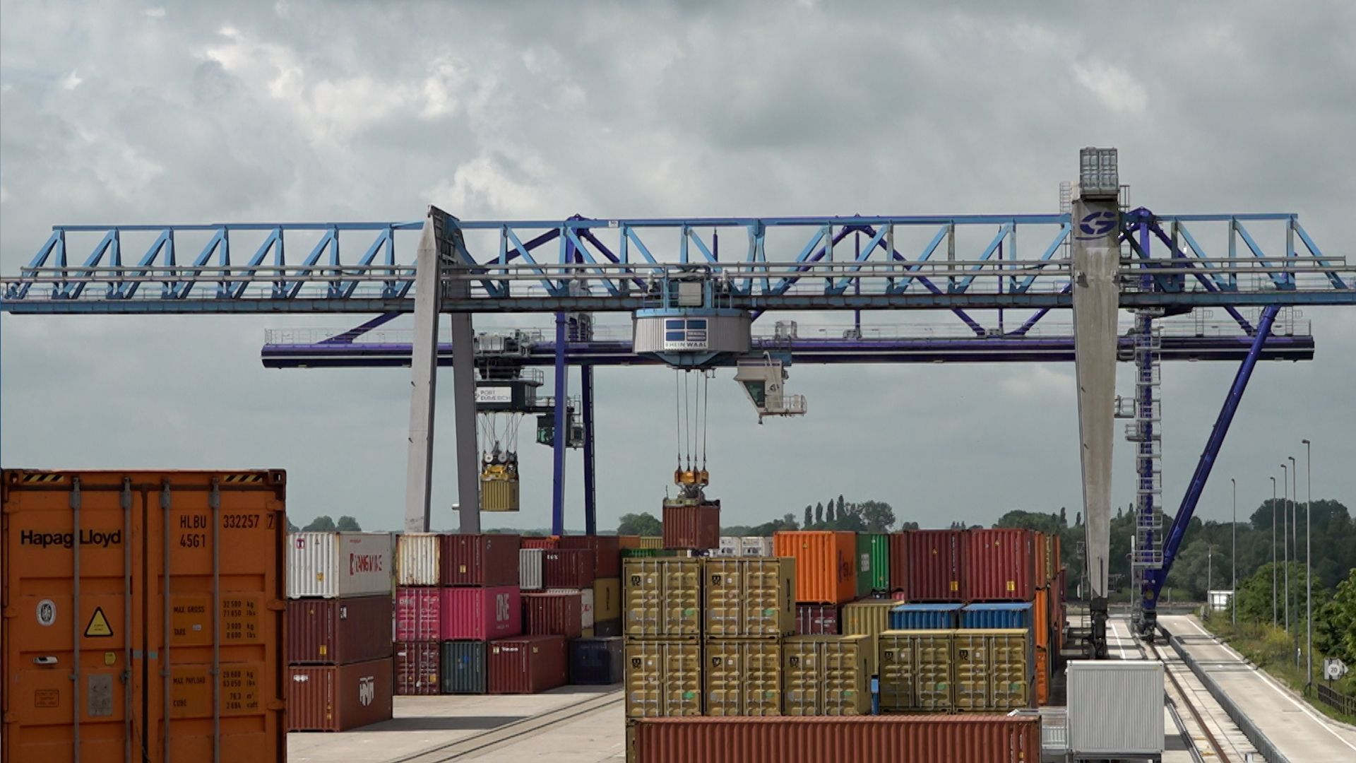 De twee kranen van Port Emmerich