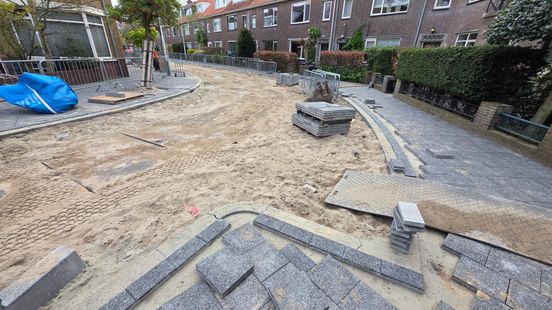 Verlaagde stoep weggehaald bij man met scootmobiel, buren en politici boos Home