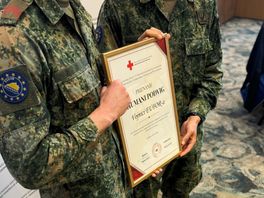 Drentse militairen krijgen Bosnische onderscheiding voor 'humanitaire heldendaad'