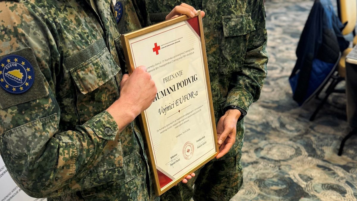 Drentse militairen krijgen Bosnische onderscheiding voor 'humanitaire heldendaad'