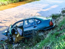 Achtervolging in Emmen eindigt in sloot: bestuurder aangehouden
