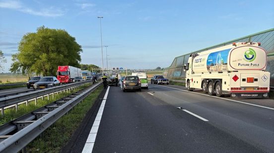 Drukke ochtendspits met veel vertraging door ongelukken. Drukke ochtendspits met veel vertraging door ongelukken.