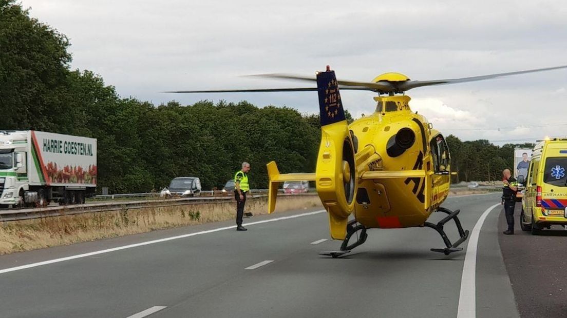 Traumahelikopter landt op A35