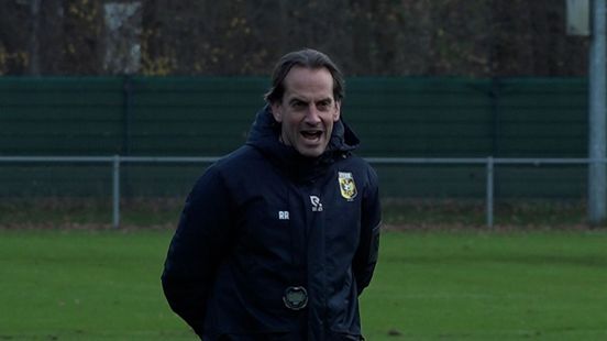 Scheidrechters loeren op Vitesse-trainer: 'Misschien moet ik maar zwijgen'