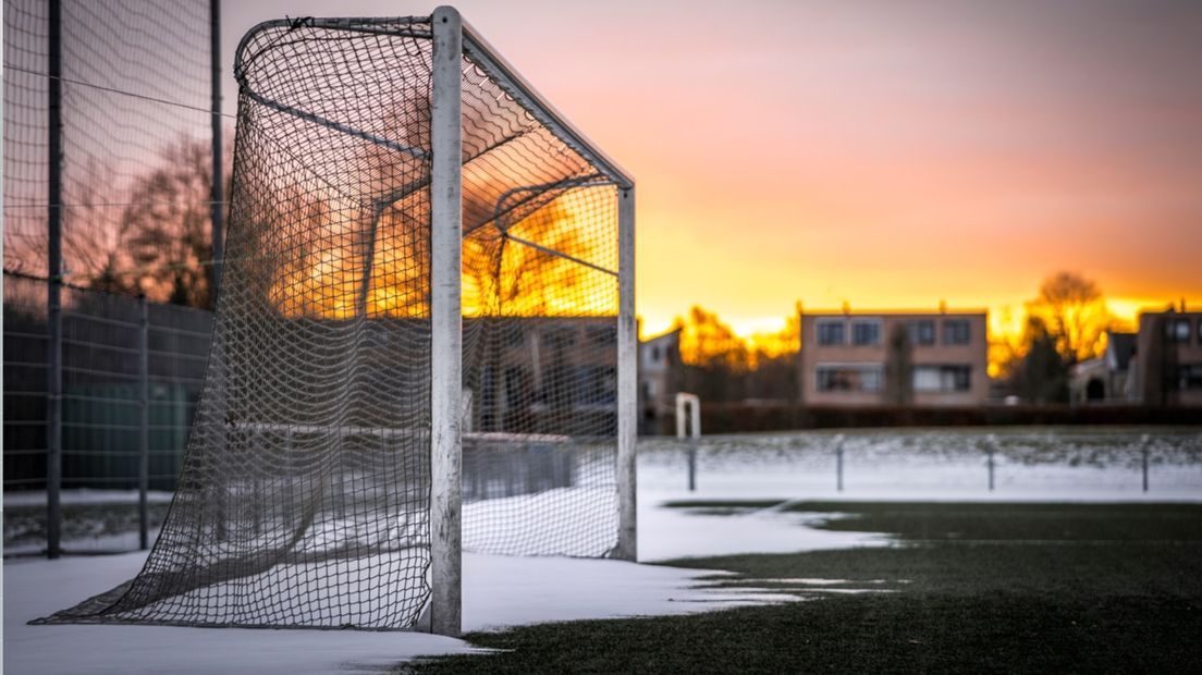 Een voetbalveld op Sportpark Coendersborg in de stad Groningen