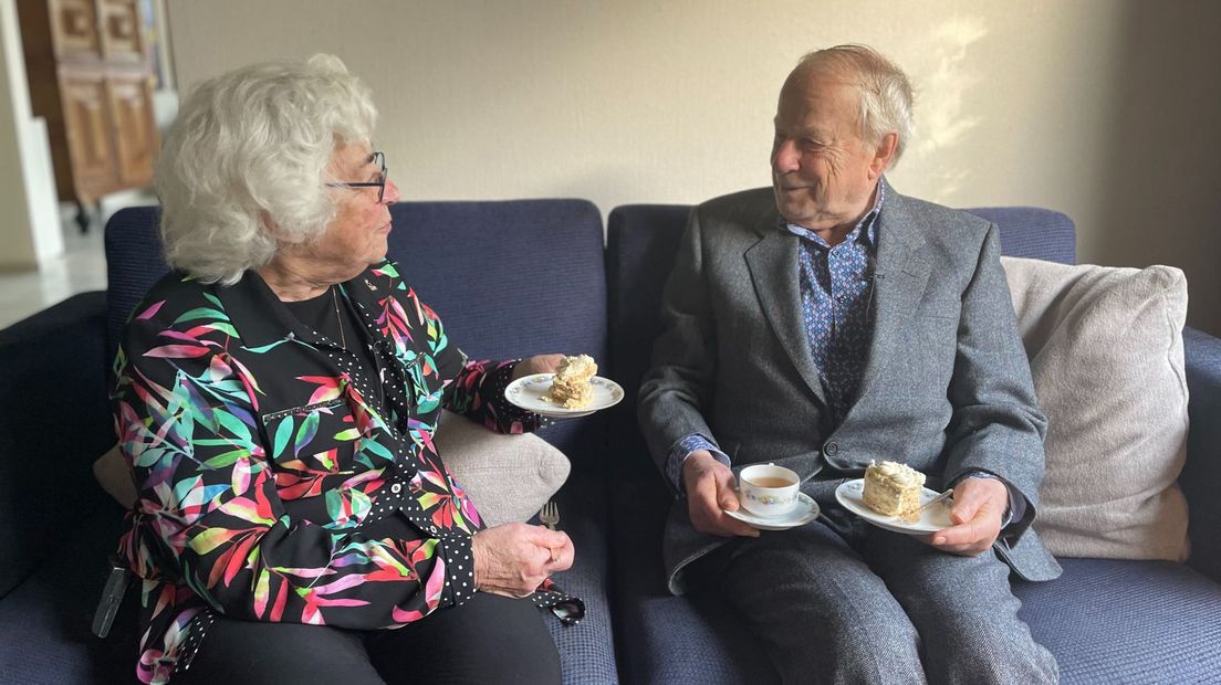 Na 80 jaar wederom gebak voor  Hanneke en Henk I