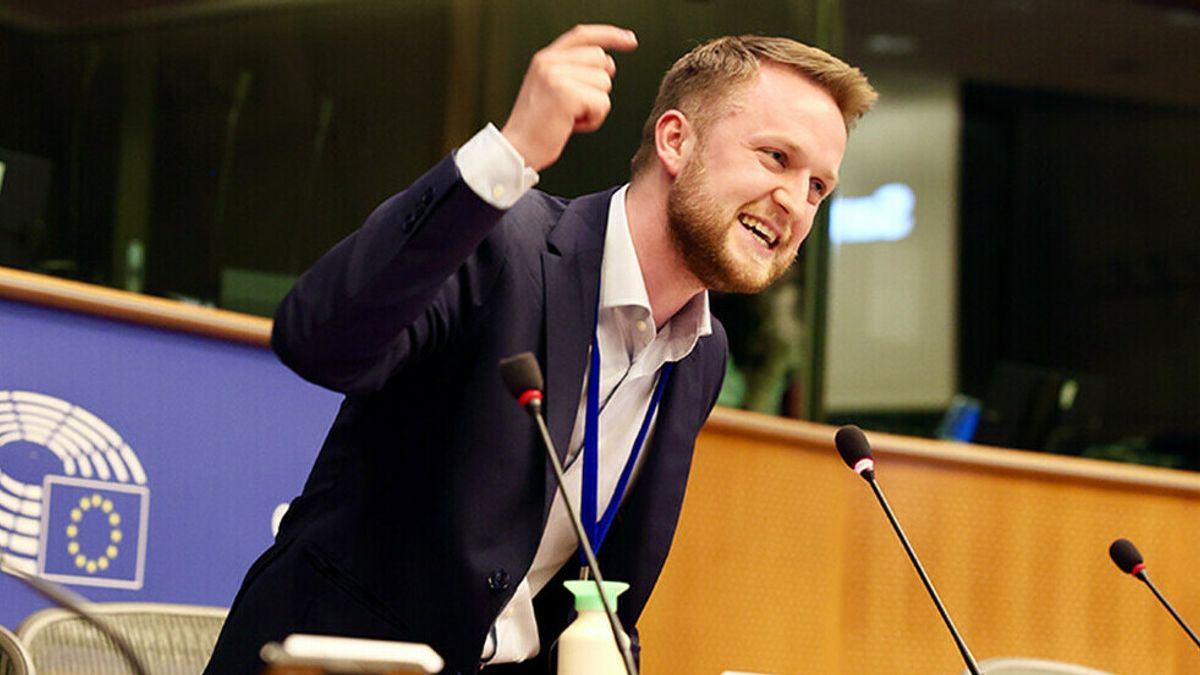 Pieter uit Koudum spreekt acht talen en dat komt goed te pas bij zijn werk in België