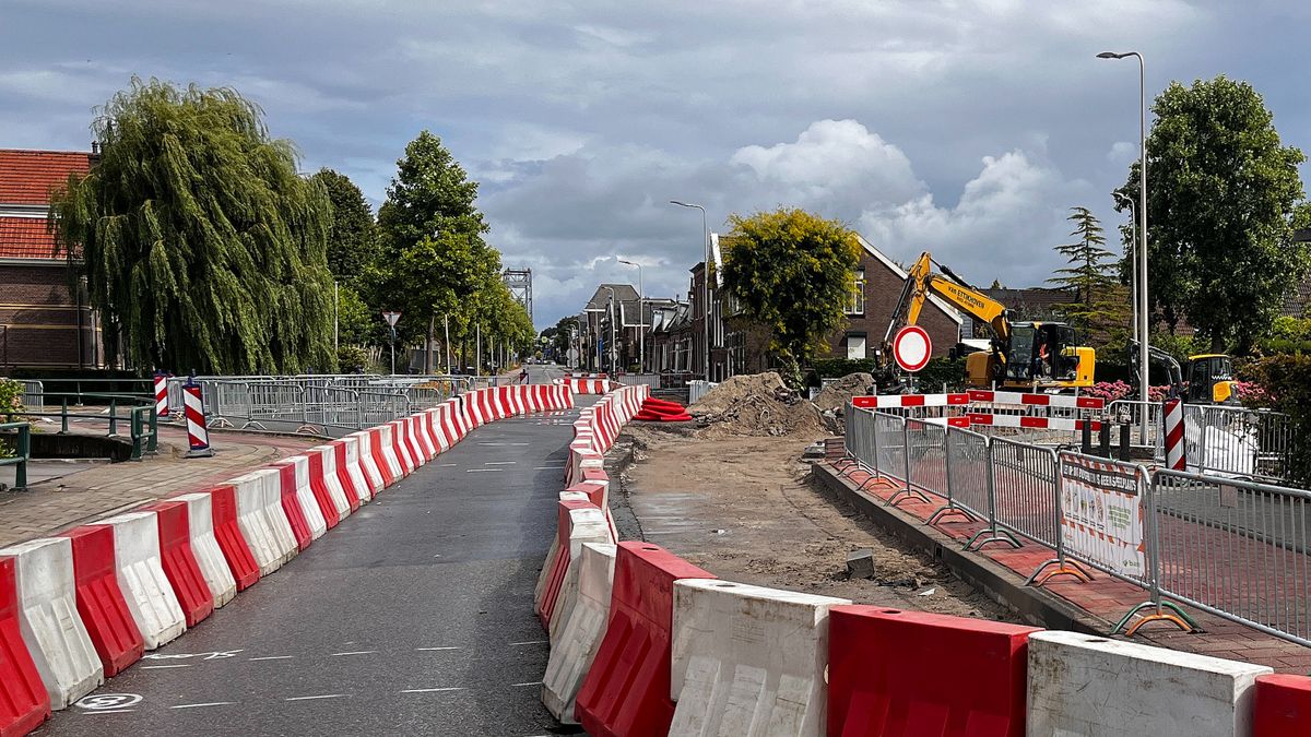 Afgesloten weg dwars door dorp is gesprek van de dag: 'Ik zie mensen soms al narrig kijken'