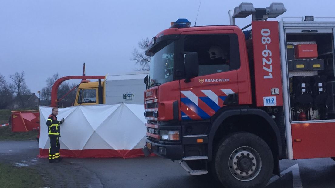 In Geldermalsen is donderdagochtend vroeg een scooterrijder om het leven gekomen bij een verkeersongeval.