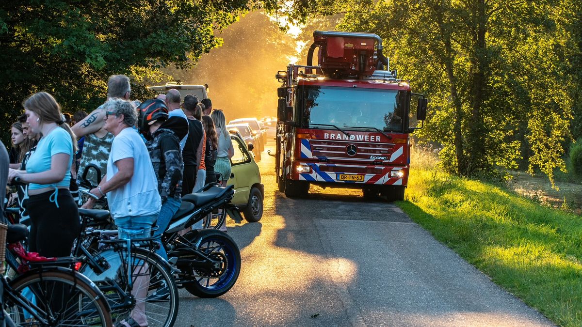 112-nieuws 25 juni: Brand in loods met machines en stro in Ravenswoud