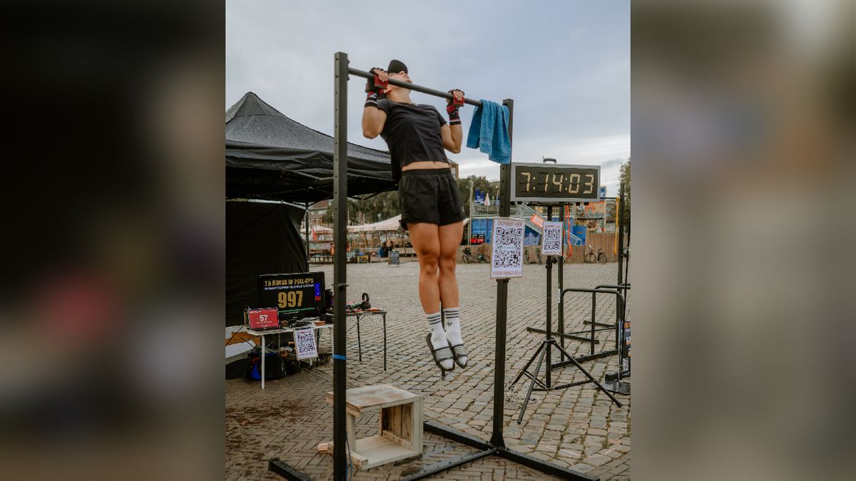 Rebecca uit Hengelo stelt armen flink op de proef: 1044 pull-ups in 7,5 uur