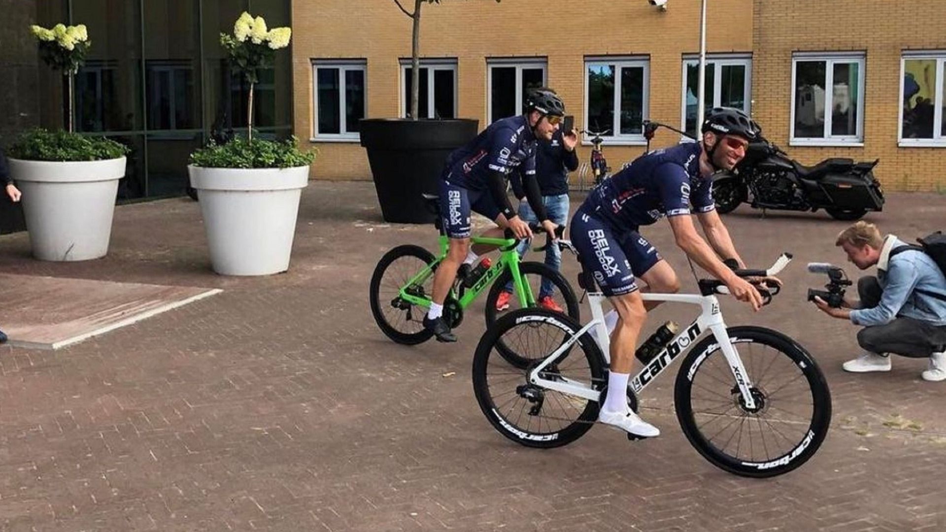 Stefan van der Pal bij de start van zijn fietstocht