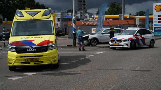 Botsing met drie gewonden in Hoogeveen. Botsing met drie gewonden in Hoogeveen.