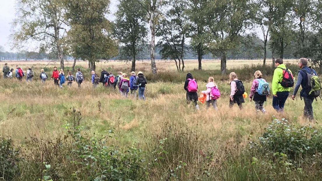 Door de overname kunnen kinderen nog steeds op excursie de natuur in (Rechten: RTV Drenthe/Nanda Felix)
