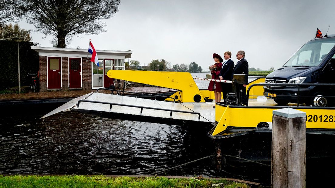 Koning Willem-Alexander en koningin Máxima tijdens hun bezoek aan de regio Eemland.