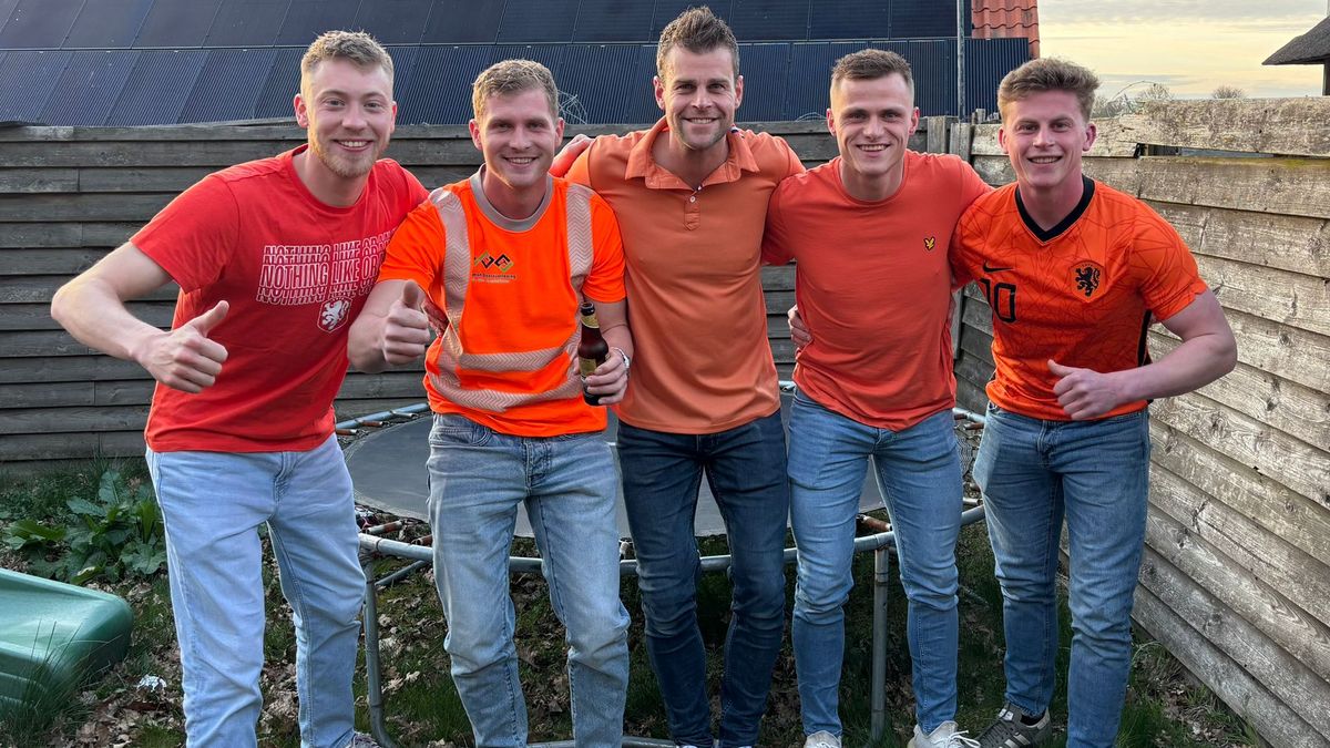 WK-hit van Mannenkoor Karrenspoor krijgt dankzij Vol Gas tweede leven