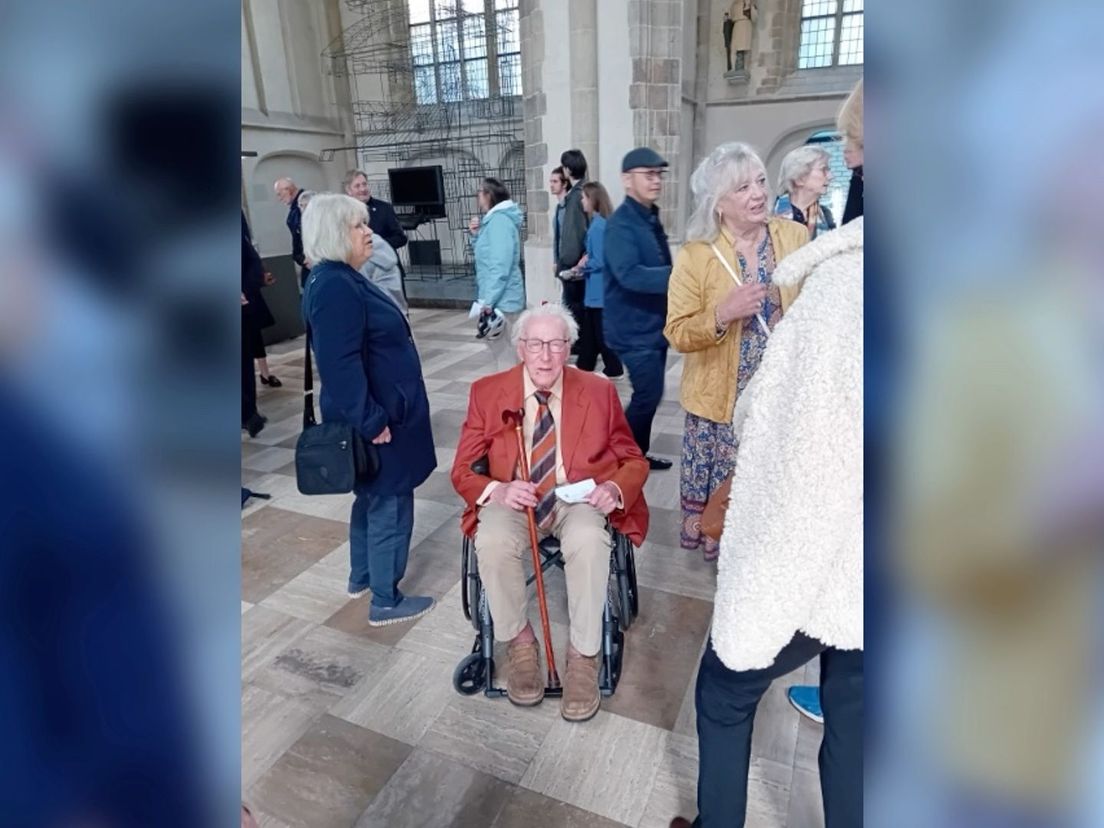 Han Thans in de Laurenskerk bij de herdenkingsdienst voor het bombardement