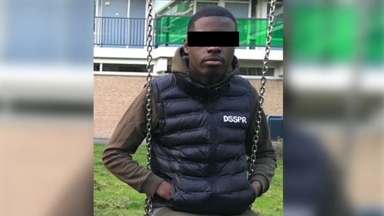 Rapper Blacka moet 5 maanden de cel in voor bezit van revolver en pistool: 'Ik heb niets met die wapens te maken' Home