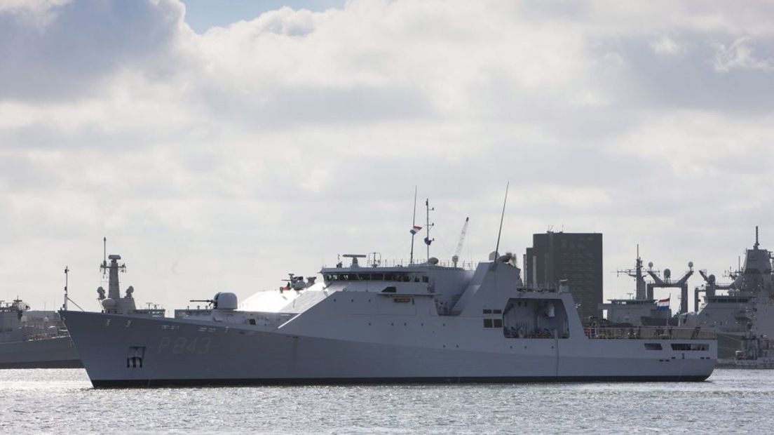 De oude scheepsbel van het provinciehuis wordt nu gebruikt op het patrouilleschip Zr. Ms. Groningen.