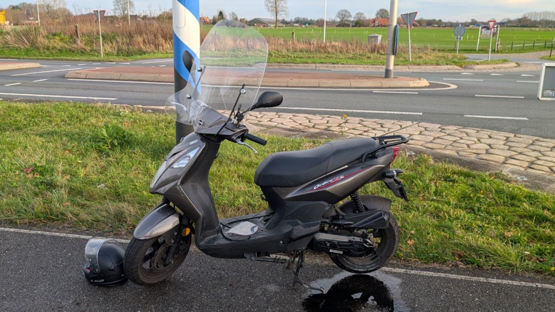 Scooterrijder botst op fietser