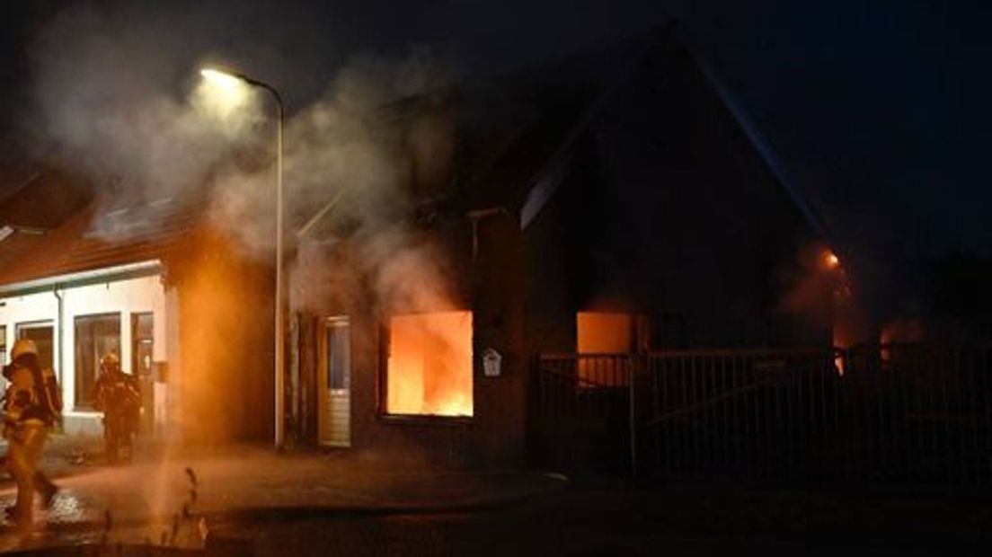 Woning aan de Boomshoeksdwarsweg in Almelo is in brand gestoken