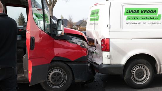 N340 bij Dalfsen dicht door kettingbotsing. N340 bij Dalfsen dicht door kettingbotsing.