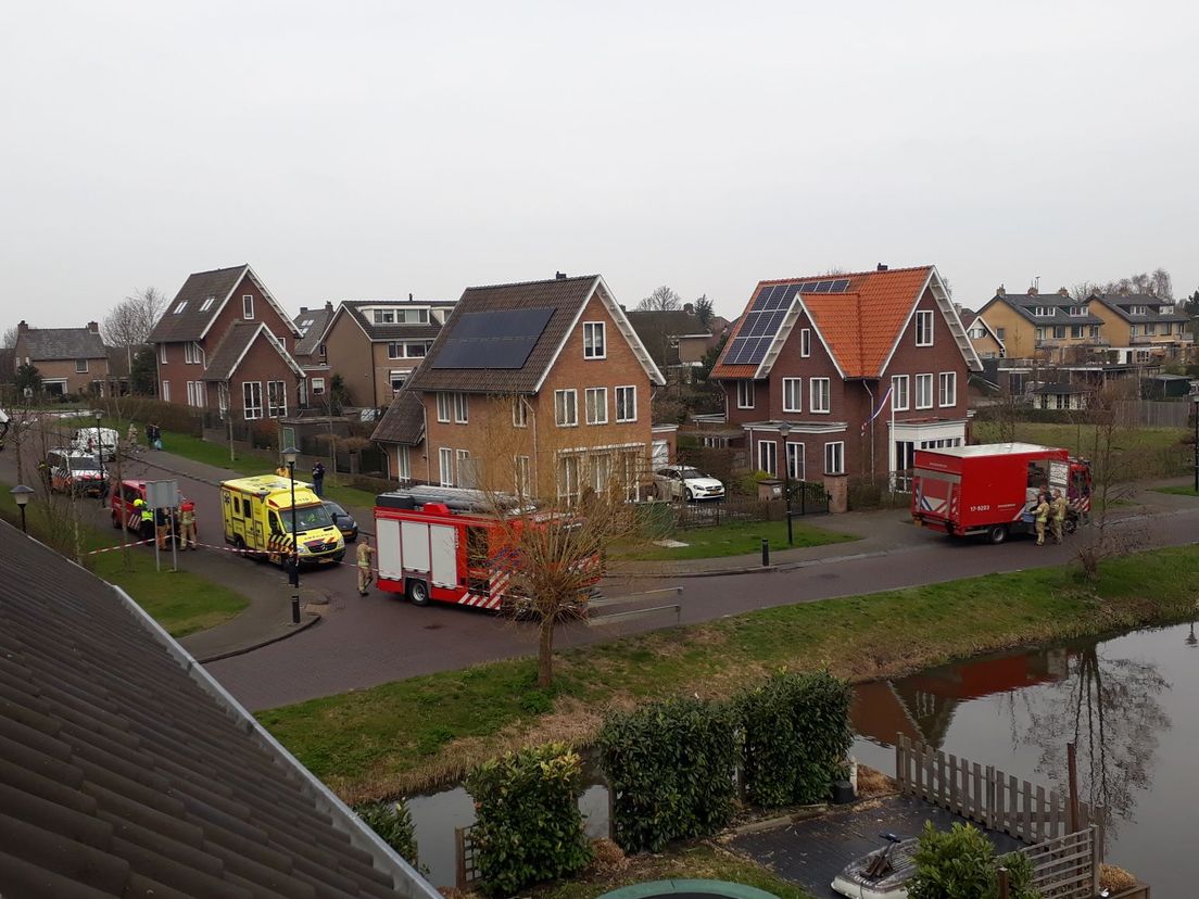 Een aantal woningen in de straat is uit voorzorg ontruimd.