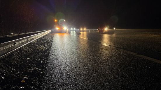 Meerdere ongelukken op de weg door gladheid. Meerdere ongelukken op de weg door gladheid.