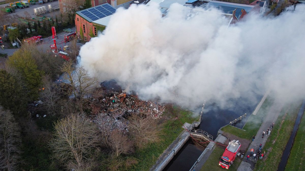 Brand bij schuur in Kiel-Windeweer