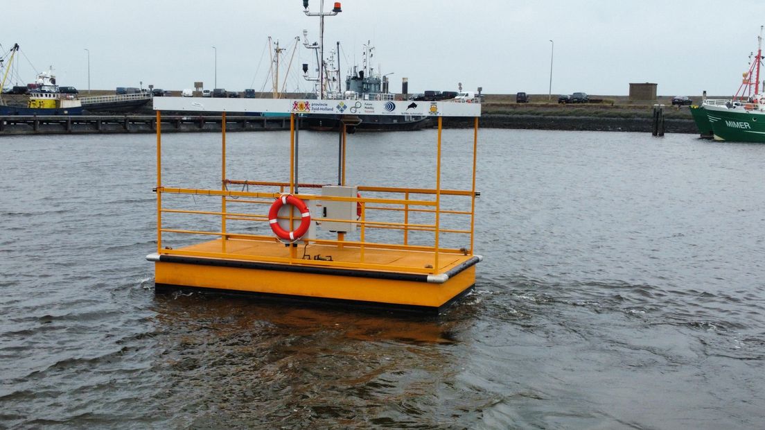 Het autonoom varend pontje in de haven van Lauwersoog