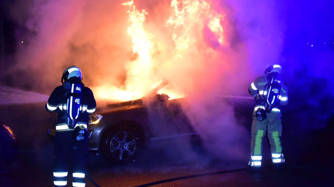 De autobrand op de Grebbeberglaan.