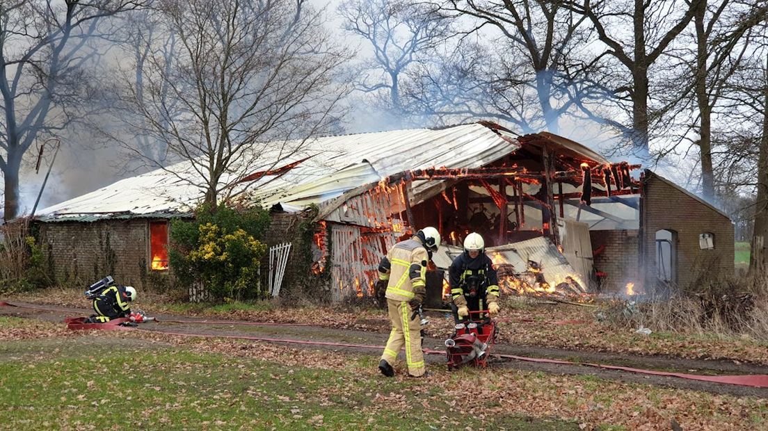 Schuur in Overdinkel volledig verwoest