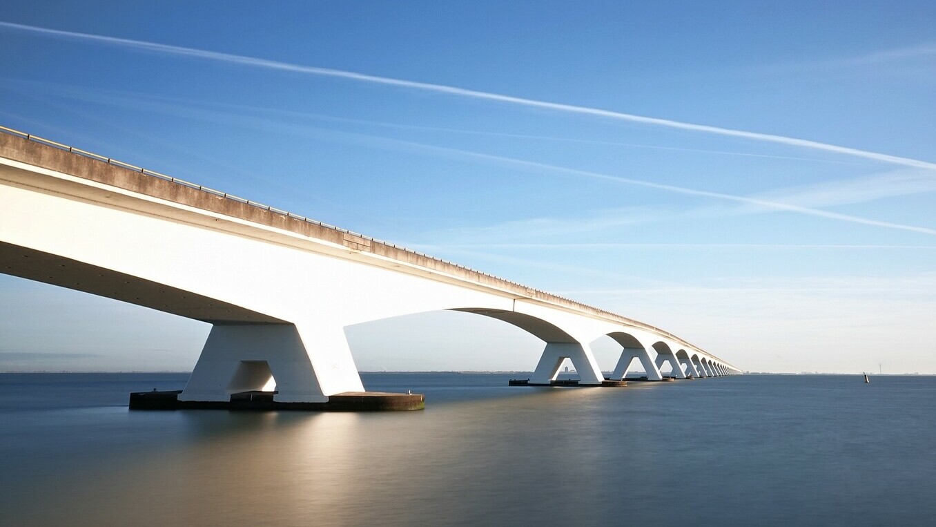Politie haalt man na 12-urige opsluiting uit de Zeelandbrug