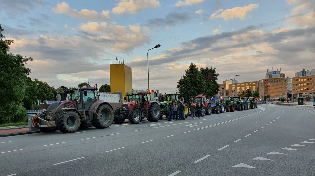 Boeren verzamelen zich voor het Hoofdstation, zondag 5 juli
