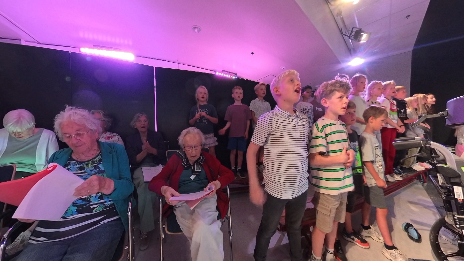 Oude melodieën, nieuwe woorden: jong en oud brengen 'olle la