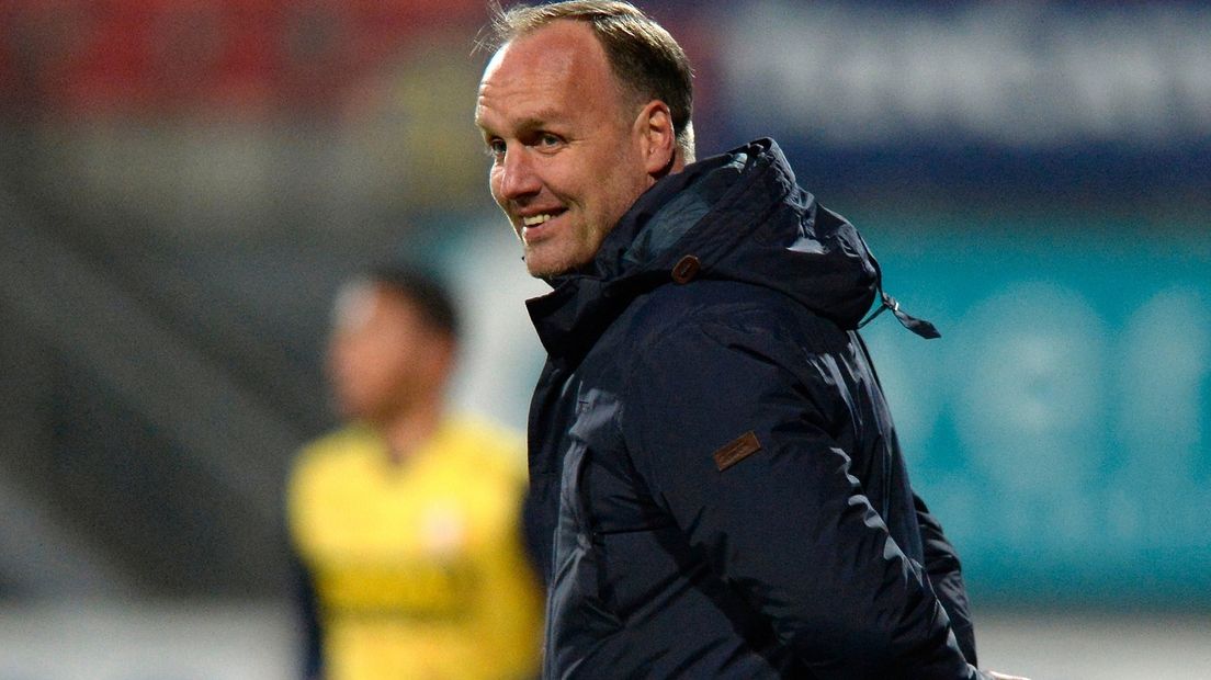 FC Emmen heeft het contract met trainer Dick Lukkien verlengd tot 2021.