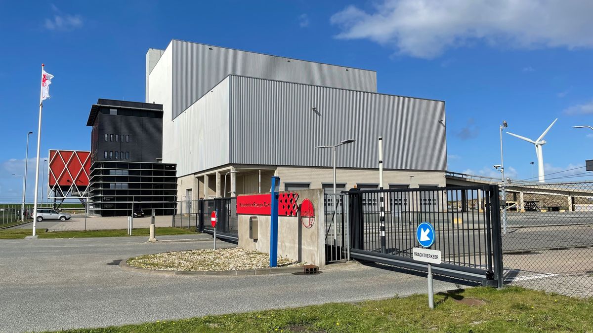 Provincie dreigt met dwangsom voor de uitstoot van de REC in Harlingen