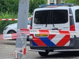 De politie heeft de straat deels afgezet