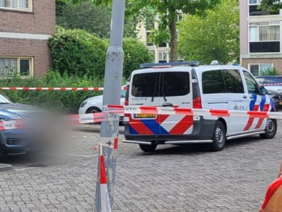 De politie heeft de straat deels afgezet