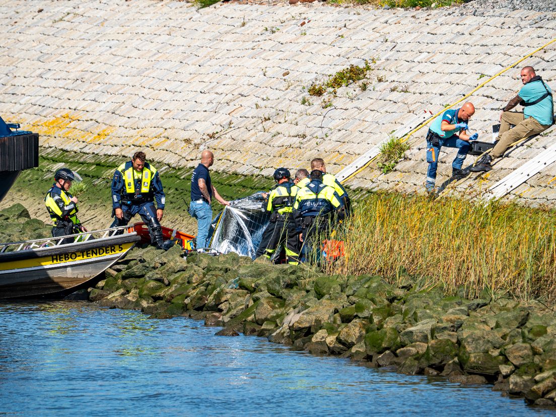 Het slachtoffer botste met zijn jetski op een steen en vloog van zijn vaartuig af.