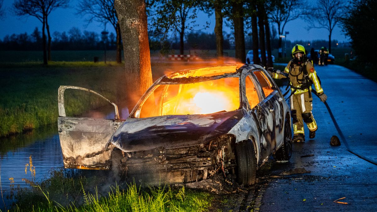 112-nieuws | Auto vliegt in brand - Gewonde bij steekpartij
