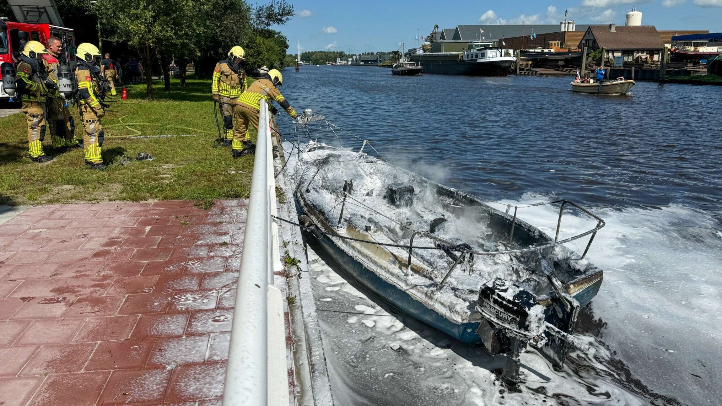De brandweer kon het bootje niet meer redden