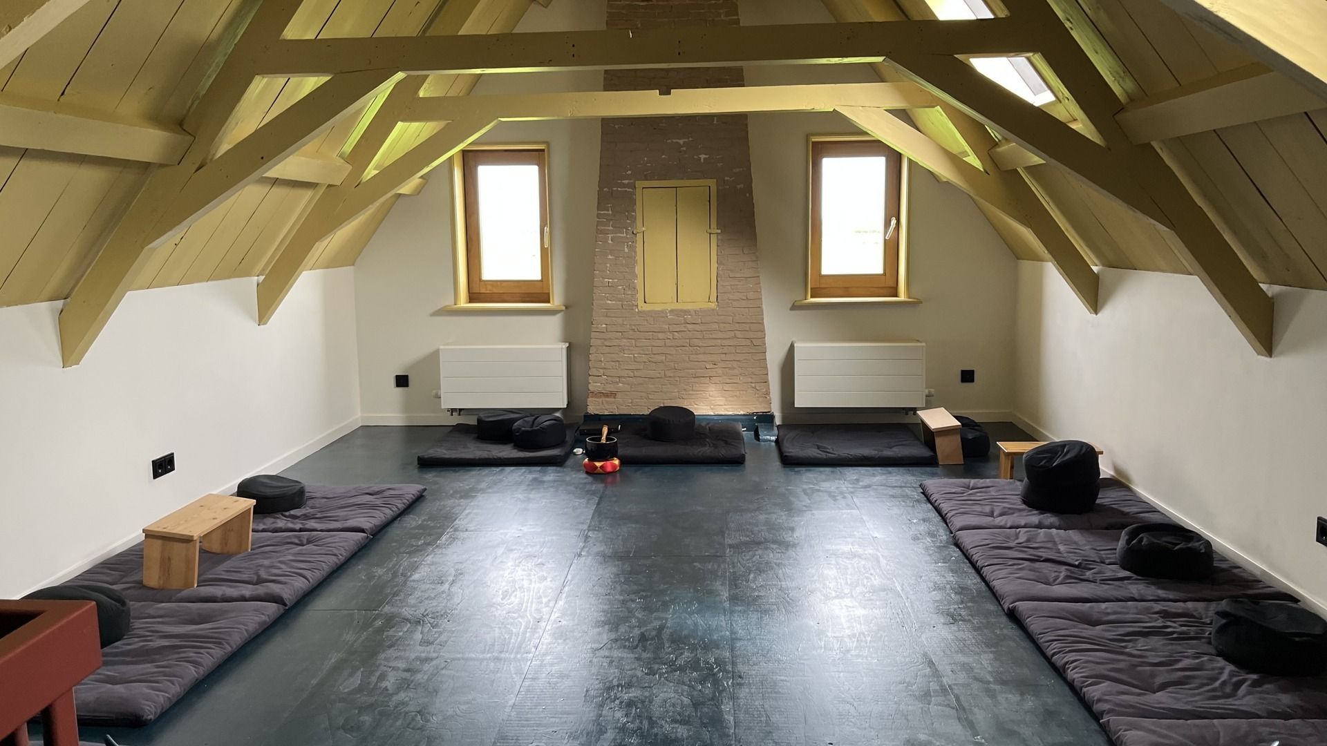 Op de zolder van het Nijkleaster zit een meditatieruimte