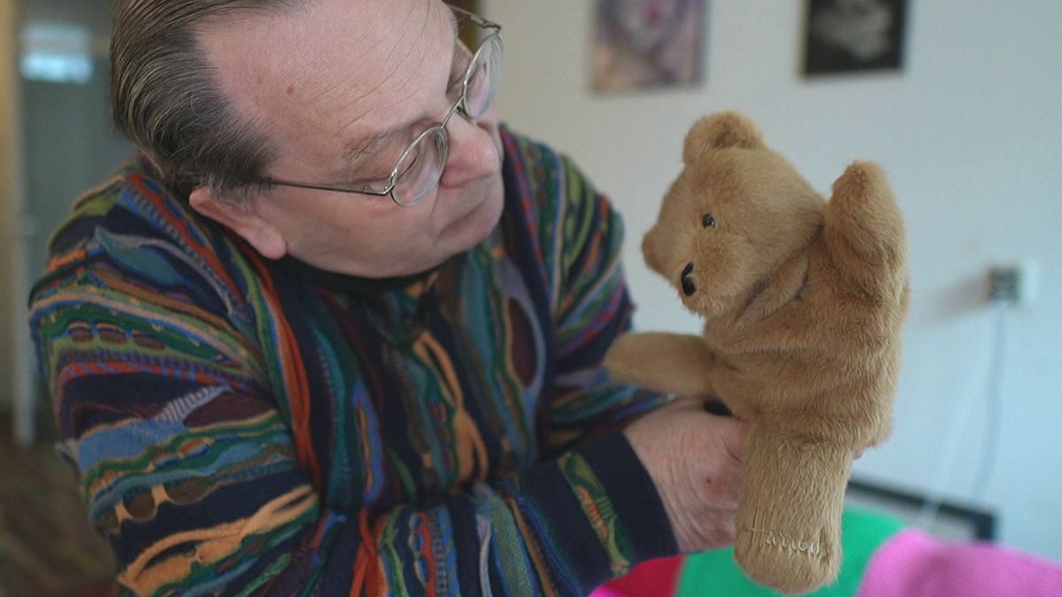 Poppenspeler Ruben zit 50 jaar in het vak: 'Ik ben gewoon nog steeds kind van binnen'