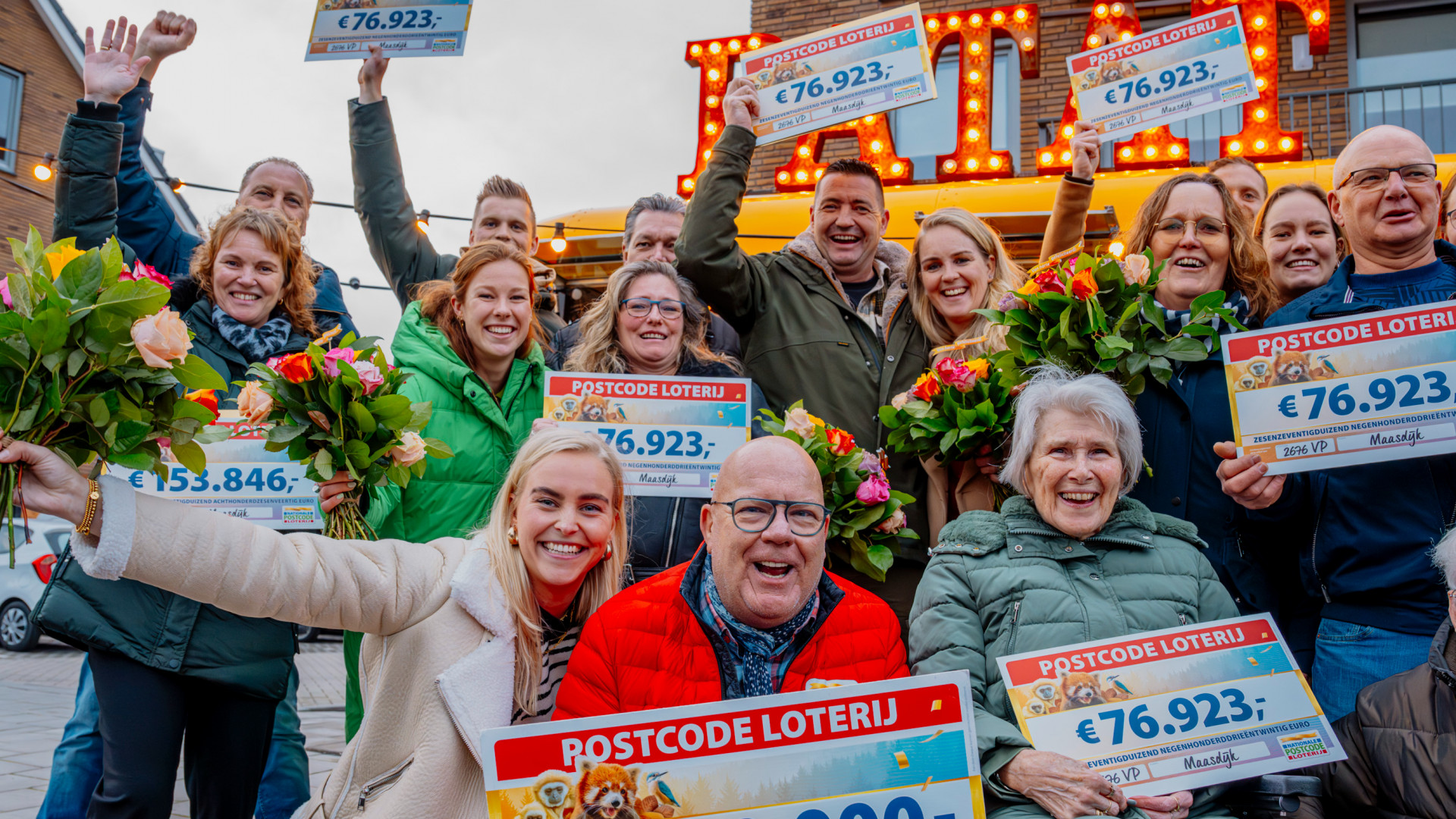 Straat wint Postcode Loterij en mag 1 miljoen euro verdelen - Omroep West