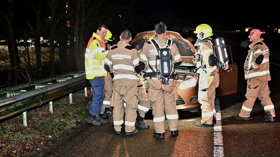Rokende auto op A30