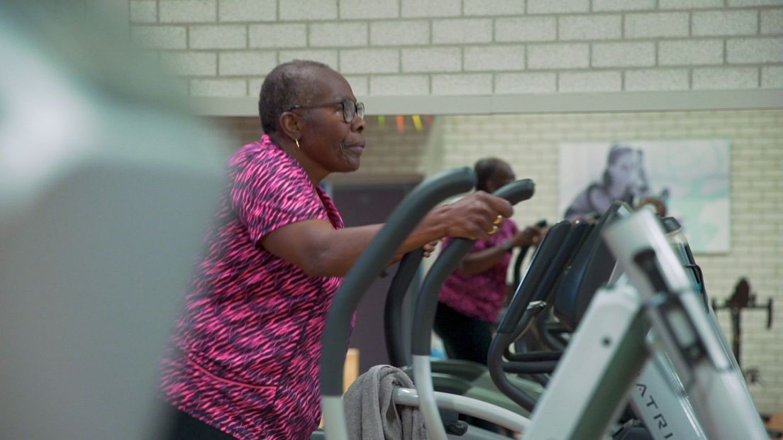 Carla is blij dat ze weer naar de sportschool kan